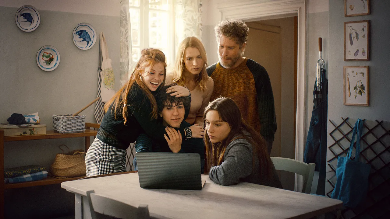 Non abbiamo bisogno di parole: il film che ti insegna a decifrare il linguaggio della sordità