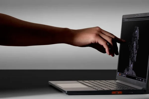 Framework presenta il Laptop 13 Pro: il MacBook Pro ideale per gli utenti Linux