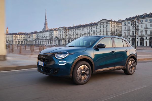 Fiat 600 benzina senza ibrido: 101 CV, cambio manuale e catena di distribuzione da 18.950€