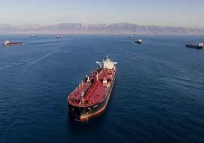 Frodi nel Stretto di Hormuz: finti funzionari iraniani richiedono criptovalute alle navi in transito