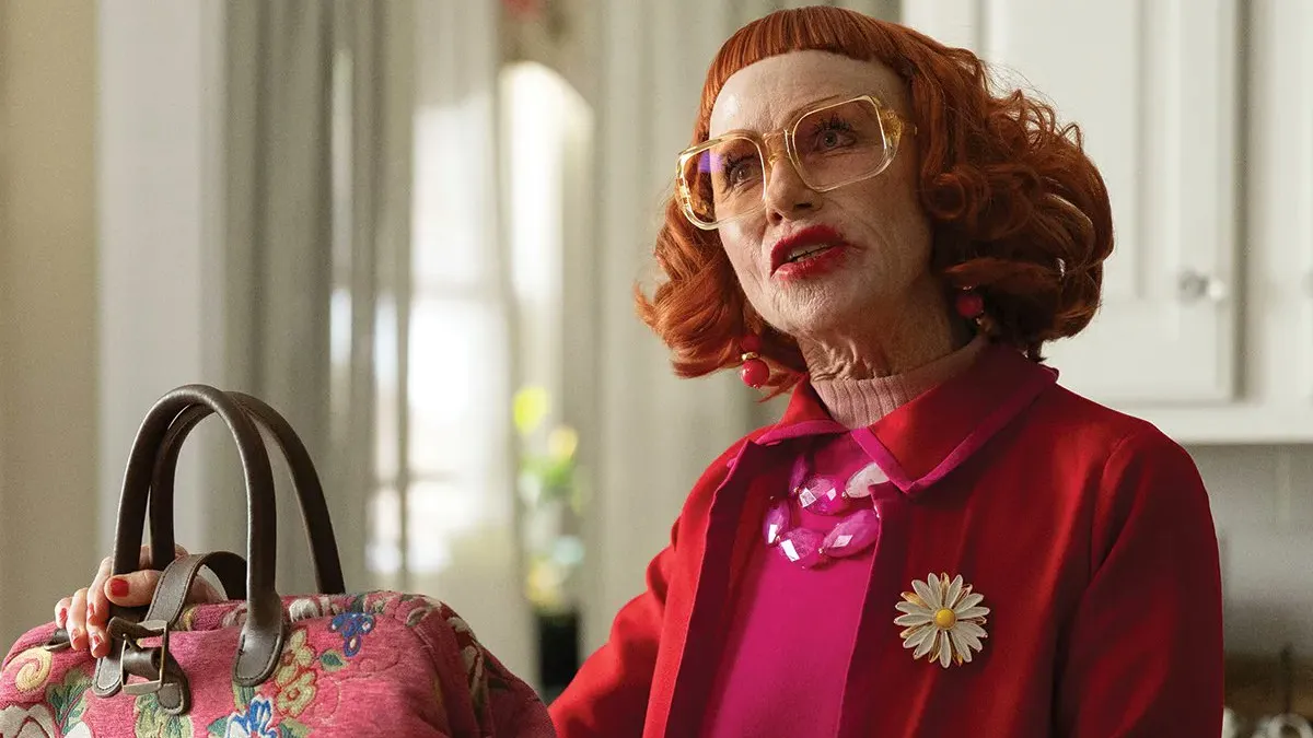 Fan di Weapons, tremate (e scappate) il film prequel sulla cara zia Gladys sta prendendo forma