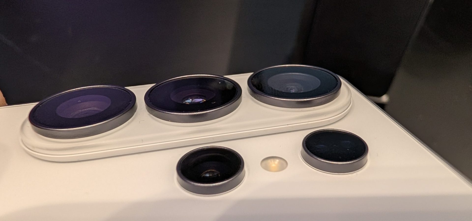 Video virali rivelano che i telefoni Samsung fondono la plastica: scopri la verità!