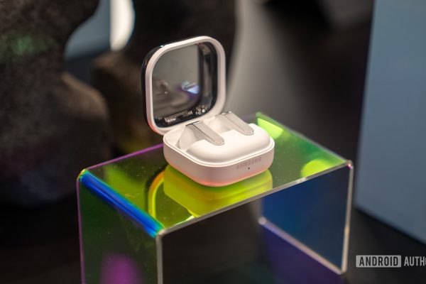I nuovi auricolari Samsung: un design sorprendente da scoprire!