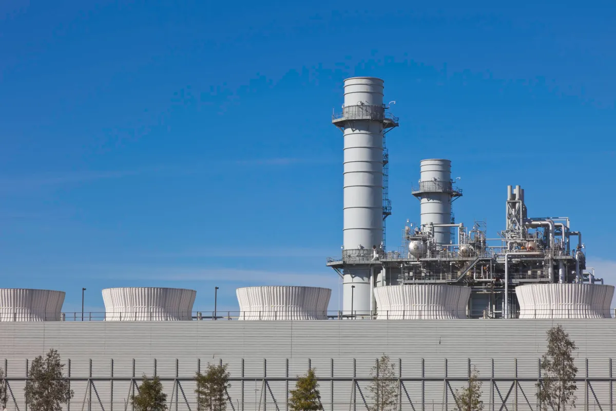 Aumento dei Costi delle Centrali a Gas Naturale del 66% Spinto dalla Domanda dei Data Center