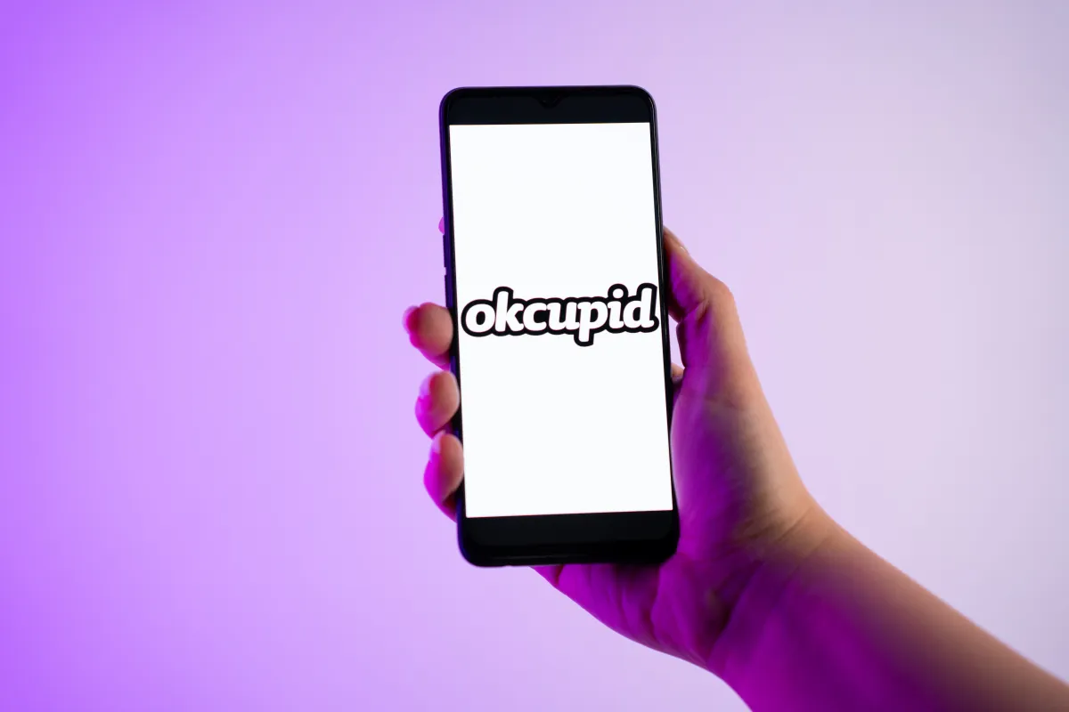 Clarifai Elimina 3 Milioni di Foto Prese da OkCupid per Addestrare l’AI di Riconoscimento Facciale