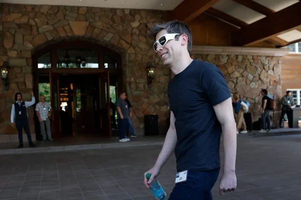 Il Progetto di Sam Altman: World si Espande nell’Impero della Verifica Umana con Tinder come Primo Passo