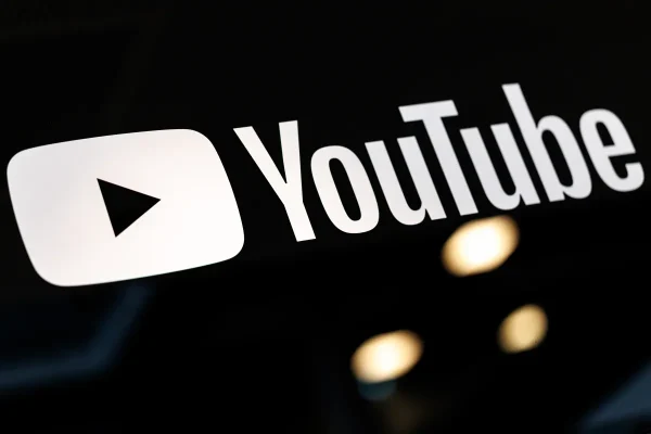YouTube testa una nuova funzione di ricerca basata su intelligenza artificiale con risposte guidate