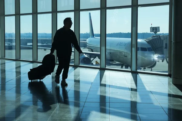 Aumento dei Prezzi dei Voli: Consigli degli Esperti per Risparmiare sulle Vacanze