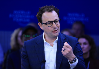 Anthropic pronta a raccogliere 50 miliardi con una valutazione da 900 miliardi