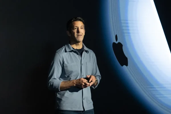 Chi è John Ternus, il nuovo CEO di Apple?