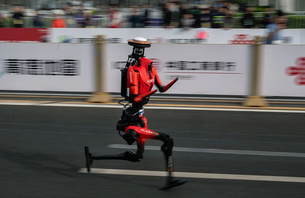 I robot superano i record umani alla mezza maratona di Pechino