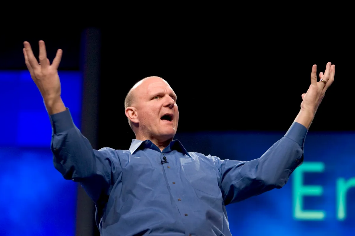 Steve Ballmer critica il fondatore che ha sostenuto e che ha confessato frode: ‘Mi sento ingannato e ridicolo’