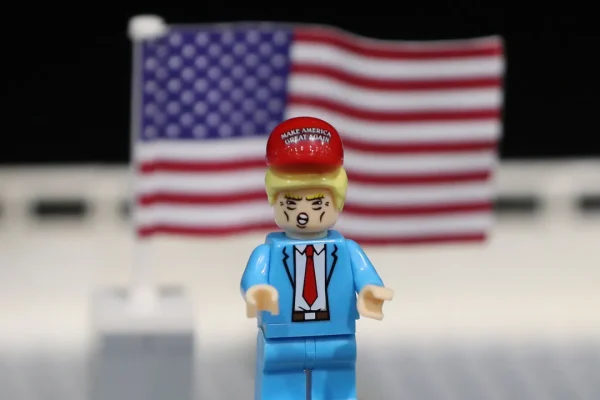 Explosive media, chi sono i creator filo-iraniani che trollano Trump con i loro video virali AI in stile Lego
