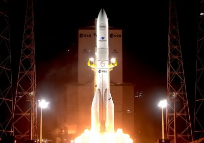 Il razzo Ariane 6 di Arianespace lancia in orbita 32 satelliti Amazon Leo