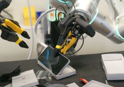 Il robot che ha piegato 200 scatole di fila senza sbagliare una: Generalist AI presenta GEN-1