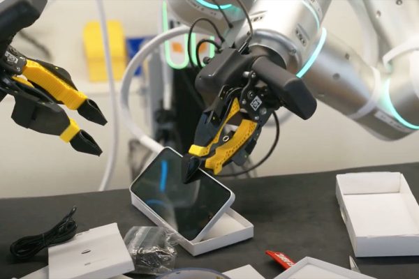 Il robot che ha piegato 200 scatole di fila senza sbagliare una: Generalist AI presenta GEN-1