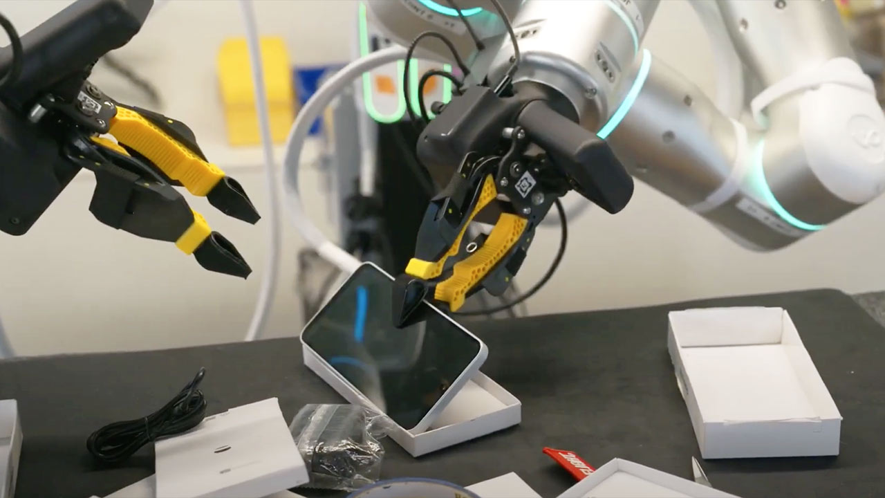 Il robot che ha piegato 200 scatole di fila senza sbagliare una: Generalist AI presenta GEN-1