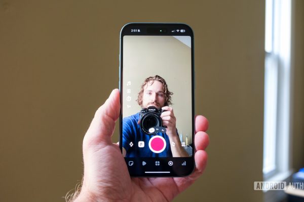 Instagram lancia una nuova app per foto effimere: ti ricorda qualcosa?