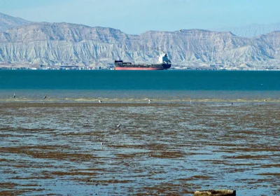 Stretto di Hormuz, i pagamenti imposti dall’Iran alle navi in transito sono legali?