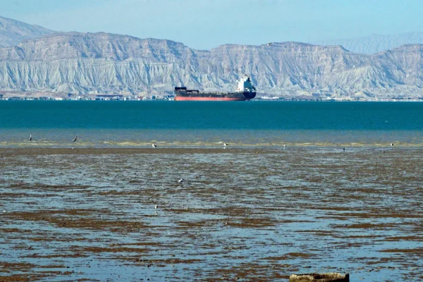 Stretto di Hormuz, i pagamenti imposti dall’Iran alle navi in transito sono legali?
