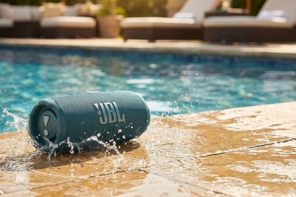 Risparmia il 38% su Amazon: JBL Charge 6 IP68 con 28 ore di autonomia!