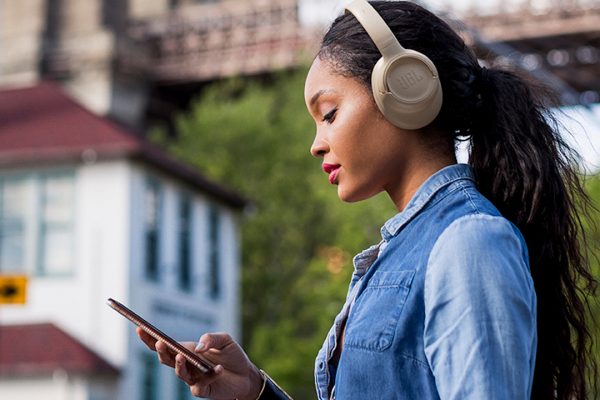 JBL Tune 730BT a 50€: un prezzo speciale per le cuffie con 76 ore di autonomia e Bluetooth 6.0
