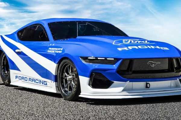 La Ford: l’auto elettrica più veloce al mondo con 2.200 CV e 357 km/h, quarto di miglio in meno di 7 secondi!