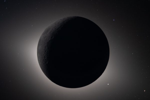 Le fotografie dell'eclissi solare e della superficie della Luna viste dalla missione Artemis II