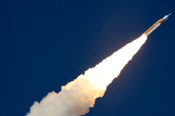 Le immagini e i video più spettacolari del lancio della missione Artemis II della NASA