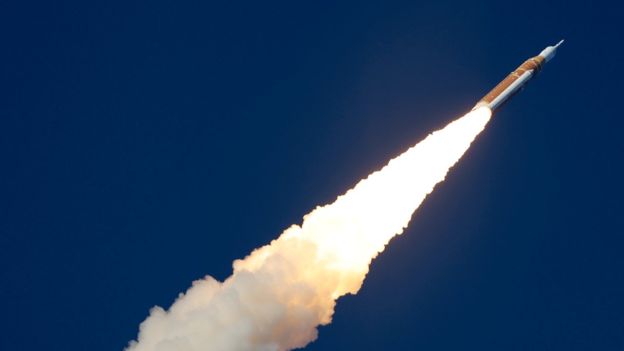 Le immagini e i video più spettacolari del lancio della missione Artemis II della NASA