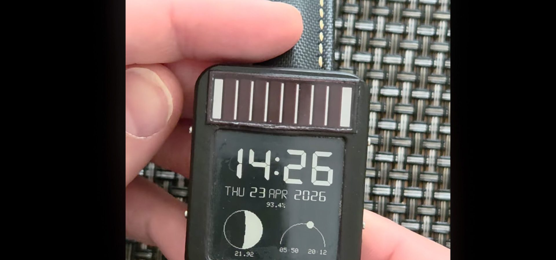 Progetto smartwatch open-source con e-ink: più durata della batteria, meno funzioni
