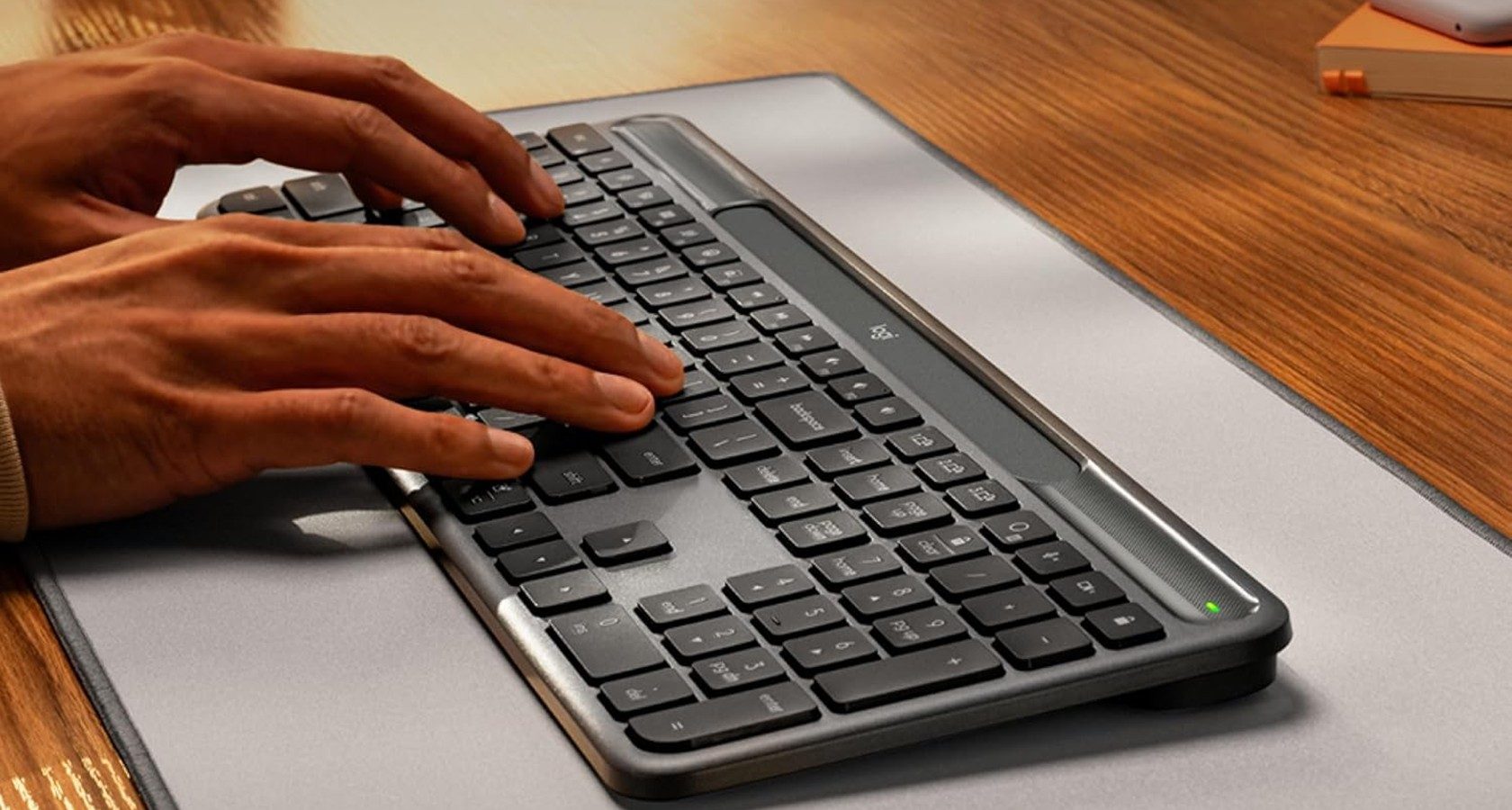 Scrivi in Markdown con la tastiera Logitech Signature Slim Solar Plus: un’ottima scelta!
