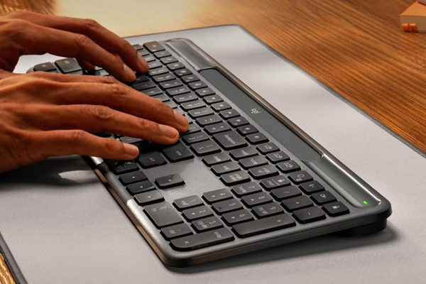 Scrivi in Markdown con la tastiera Logitech Signature Slim Solar Plus: un’ottima scelta!