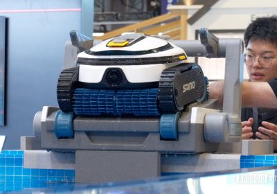 Questo robot per la pulizia della piscina scala e può essere tuo con uno sconto di 1.000$!