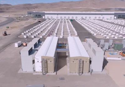 Redwood Materials: Cambio al Vertice con Licenziamenti e Ristrutturazione in Corso