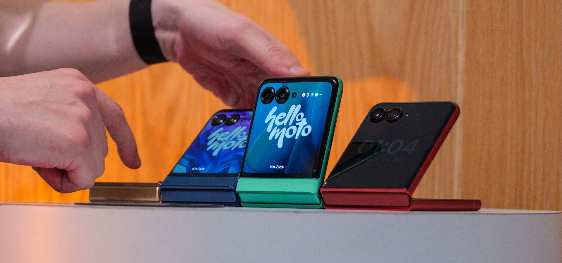 Le recenti indiscrezioni sul Motorola Razr rivelano che i pieghevoli potrebbero affrontare aumenti di prezzo nel 2026