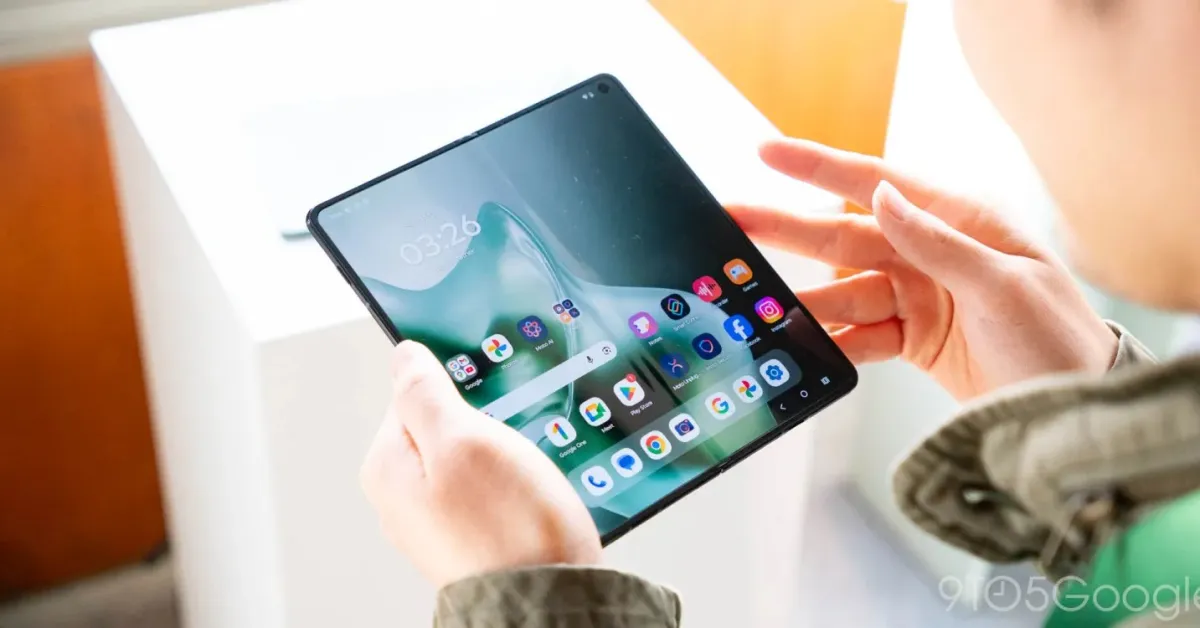 Annuncio del prezzo e disponibilità del Motorola Razr Fold prima del lancio dell’iPhone Ultra
