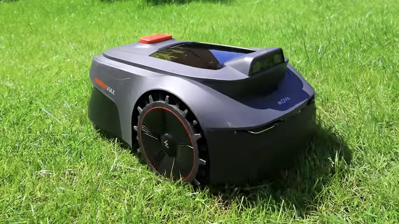 Mova Viax 250: il robot tagliaerba “entry-level” che vede e taglia in modo impeccabile