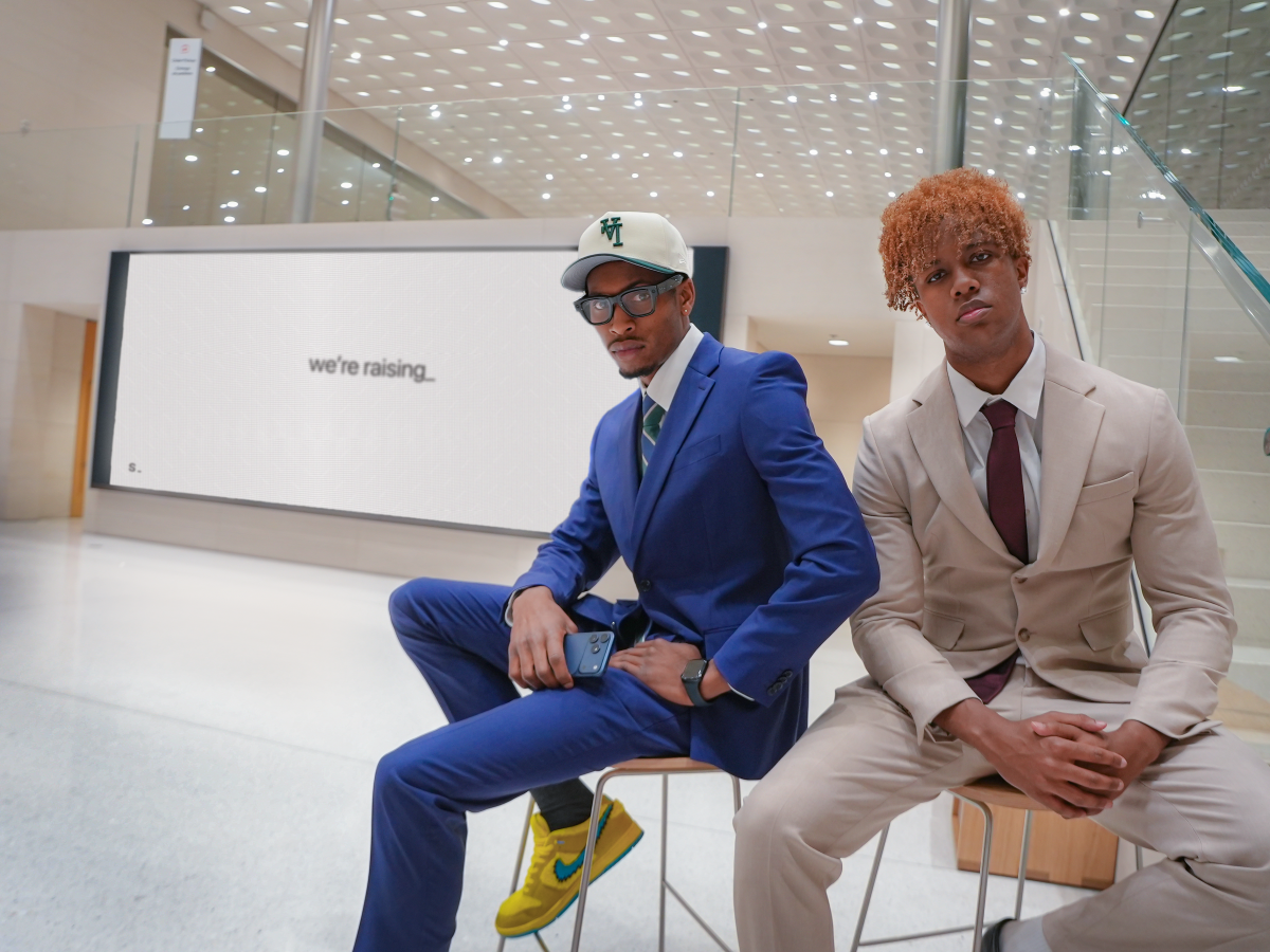 Due studenti universitari raccolgono 5,1 milioni di dollari per creare un social network AI su iMessage