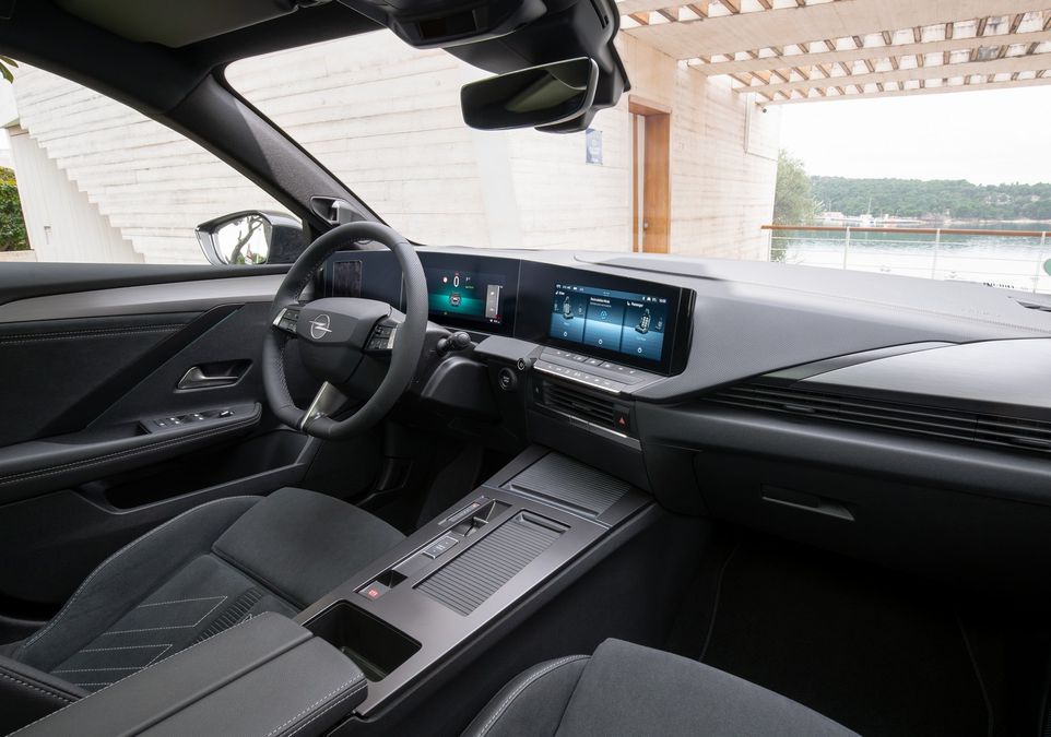 Opel Astra: Scopri i Sedili Intelli-Seat di Serie e le Loro Caratteristiche Uniche!