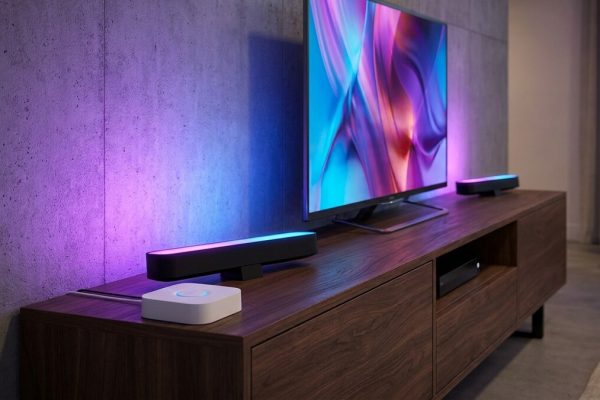 Imperdibile Offerta su Amazon: Kit Philips Hue Play + Bridge, Risparmia e Illumina la Tua Casa!