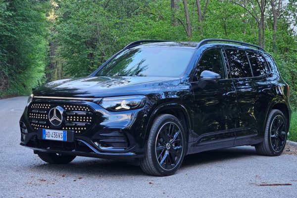 Mercedes GLB: Scopri l’innovativa auto elettrica con cambio esclusivo – Video