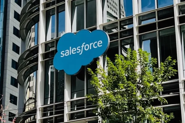 Salesforce co-crea la sua roadmap AI insieme ai clienti