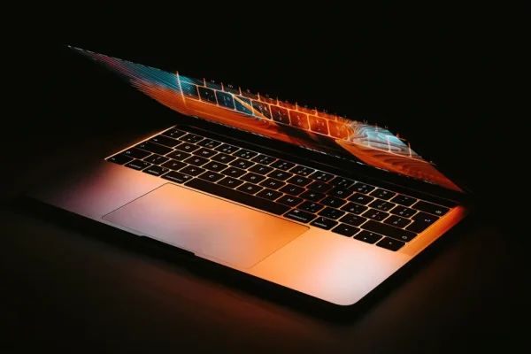 Apple guida la crescita dei notebook OLED nonostante la flessione negli smartphone