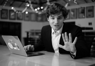 I nuovi studenti di Stanford che aspirano a dominare il mondo… ecco il libro che li ispirerà!