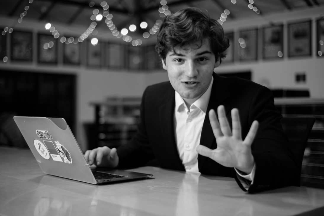 I nuovi studenti di Stanford che aspirano a dominare il mondo… ecco il libro che li ispirerà!