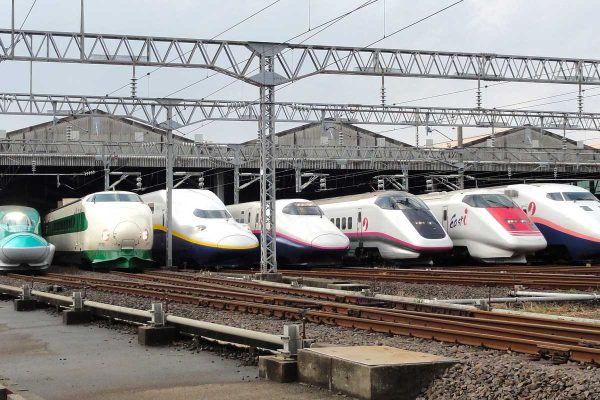 Esplora i Treni Proiettile Giapponesi: Suite Silenziose e Finestrini 5G per un Viaggio Indimenticabile