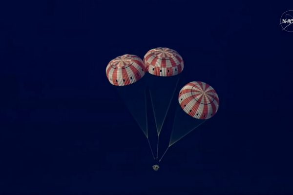 Si è conclusa la missione lunare Artemis II: gli astronauti sono ammarati nell'Oceano Pacifico