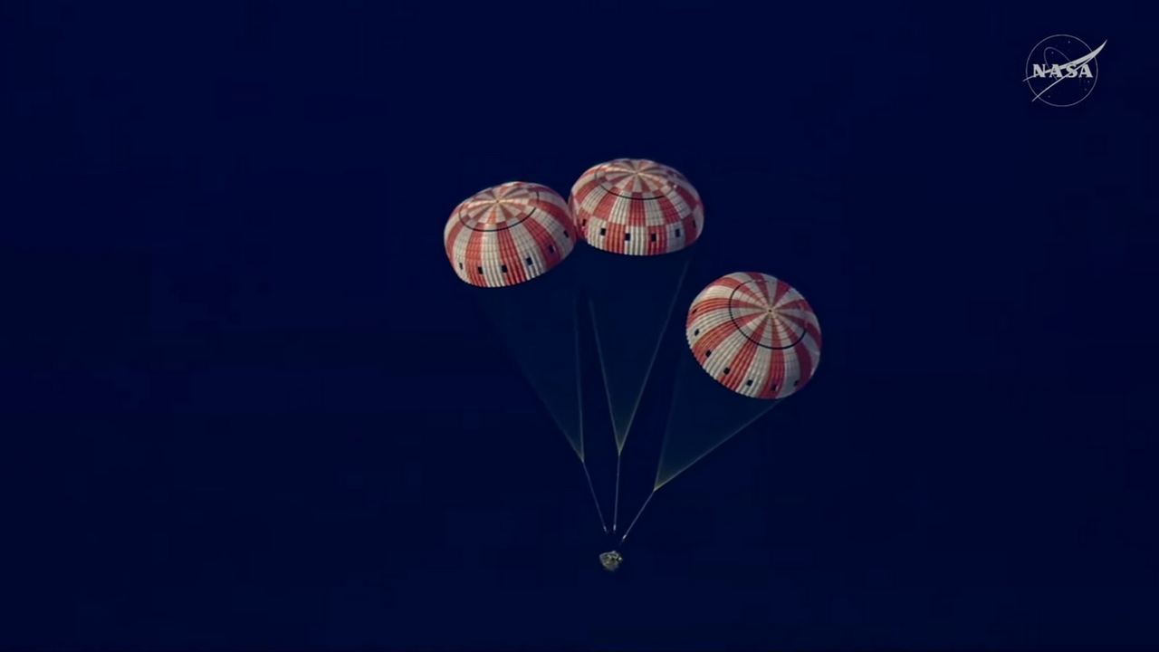 Si è conclusa la missione lunare Artemis II: gli astronauti sono ammarati nell'Oceano Pacifico