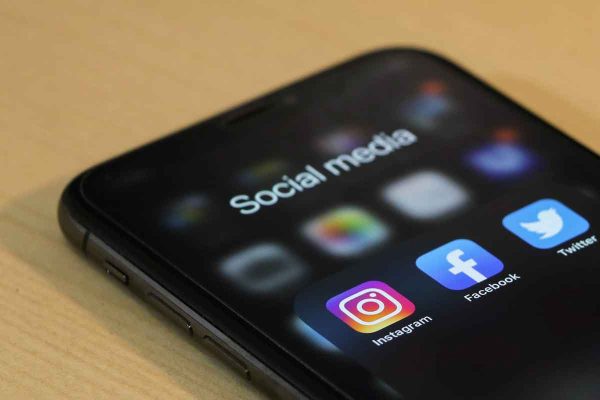 Il divieto sui social per gli under 16 in Australia: perché non sta funzionando?